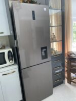 طراحی زیبای یخچال فریزر دوو مدل 1077 تیتانیوم