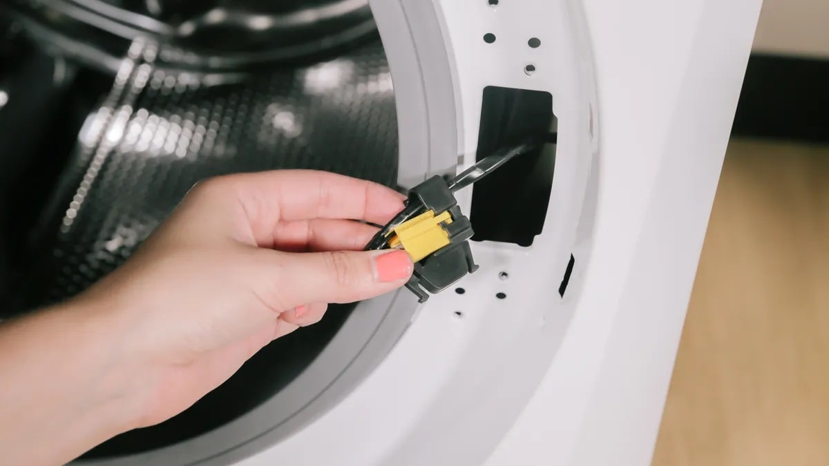 علت باز نشدن درب ماشین لباسشویی